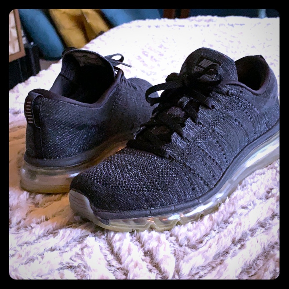 Men’s Nike Flyknit Max size 10.5 clean